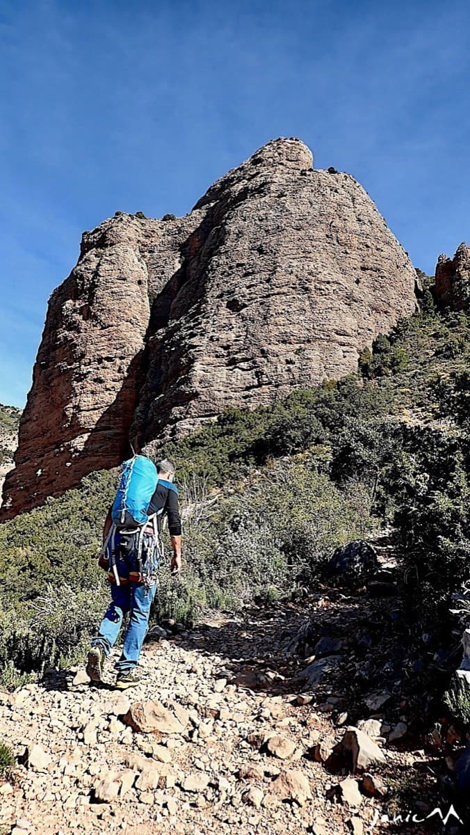 Walking up the stony path towards the Mallo Colorado, which stands ahead above the scrub.