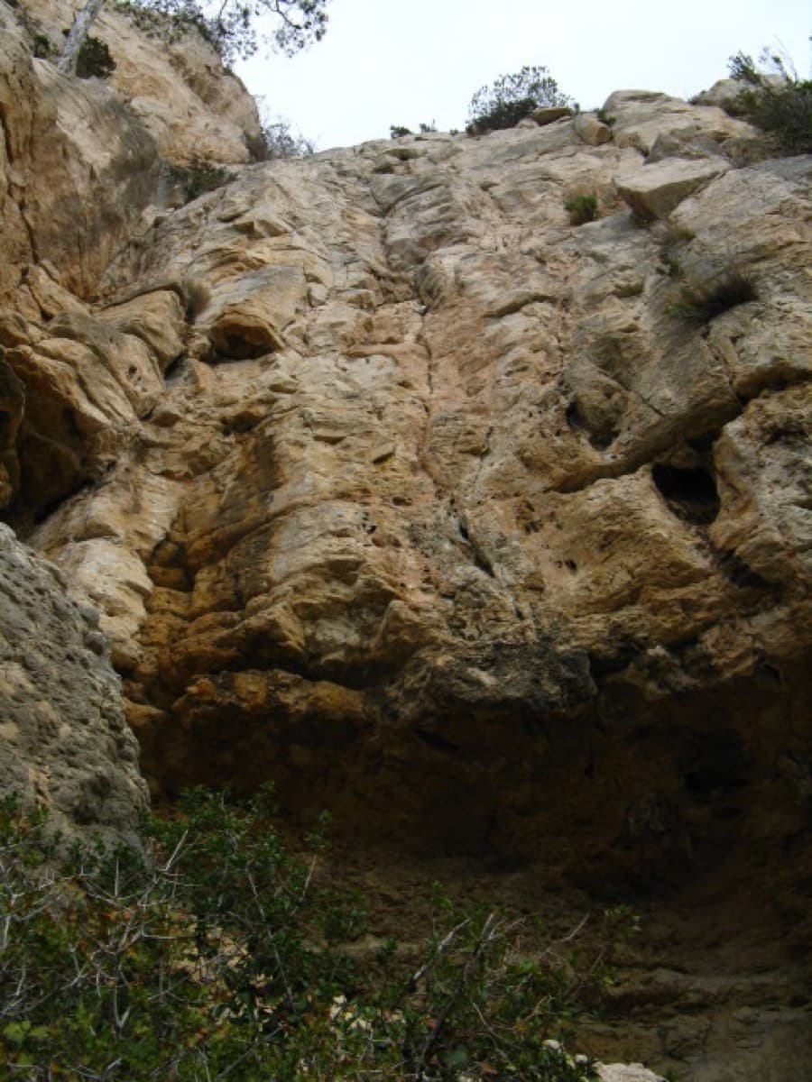 The rock at the start of pitch 1 of Armata Calanca.