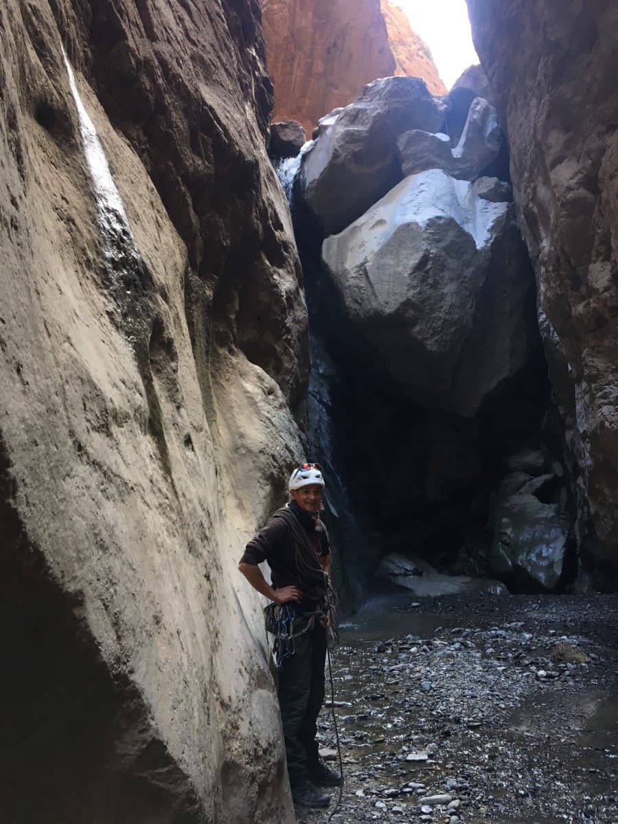 The start of the route: the canyon bed just below the second jammed block, which forms a waterfall.