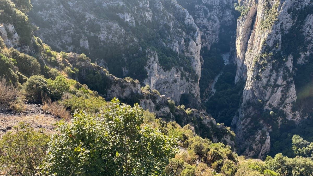The Herbetto ridge seen from the Maugué viewpoint, where you park (September 2025).