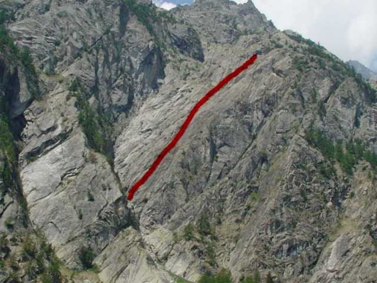 The Orage d'étoiles slab with the line of the route drawn in red.