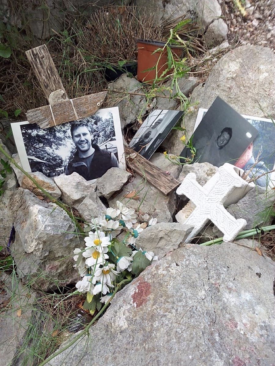 The small memorial at the start of the neighbouring route Rambo as it looked in June 2015. Stargate is the next full route to the right of it.