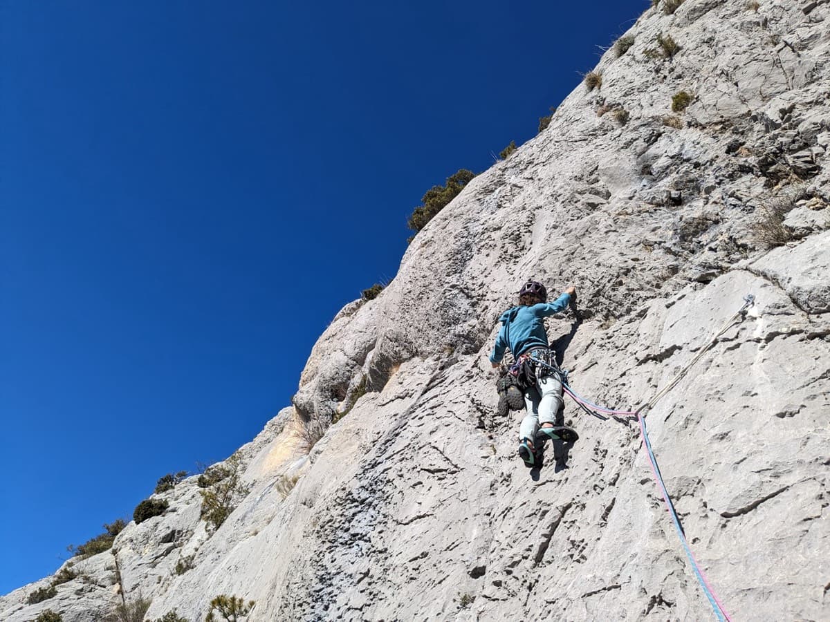 Pitch 4 (6a+) of Dans les Yeux d'Hervé: compact grey Verdon limestone