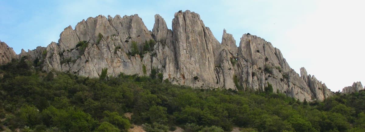 The Florets crest on the Gigondas chain of the Dentelles de Montmirail, seen from the north