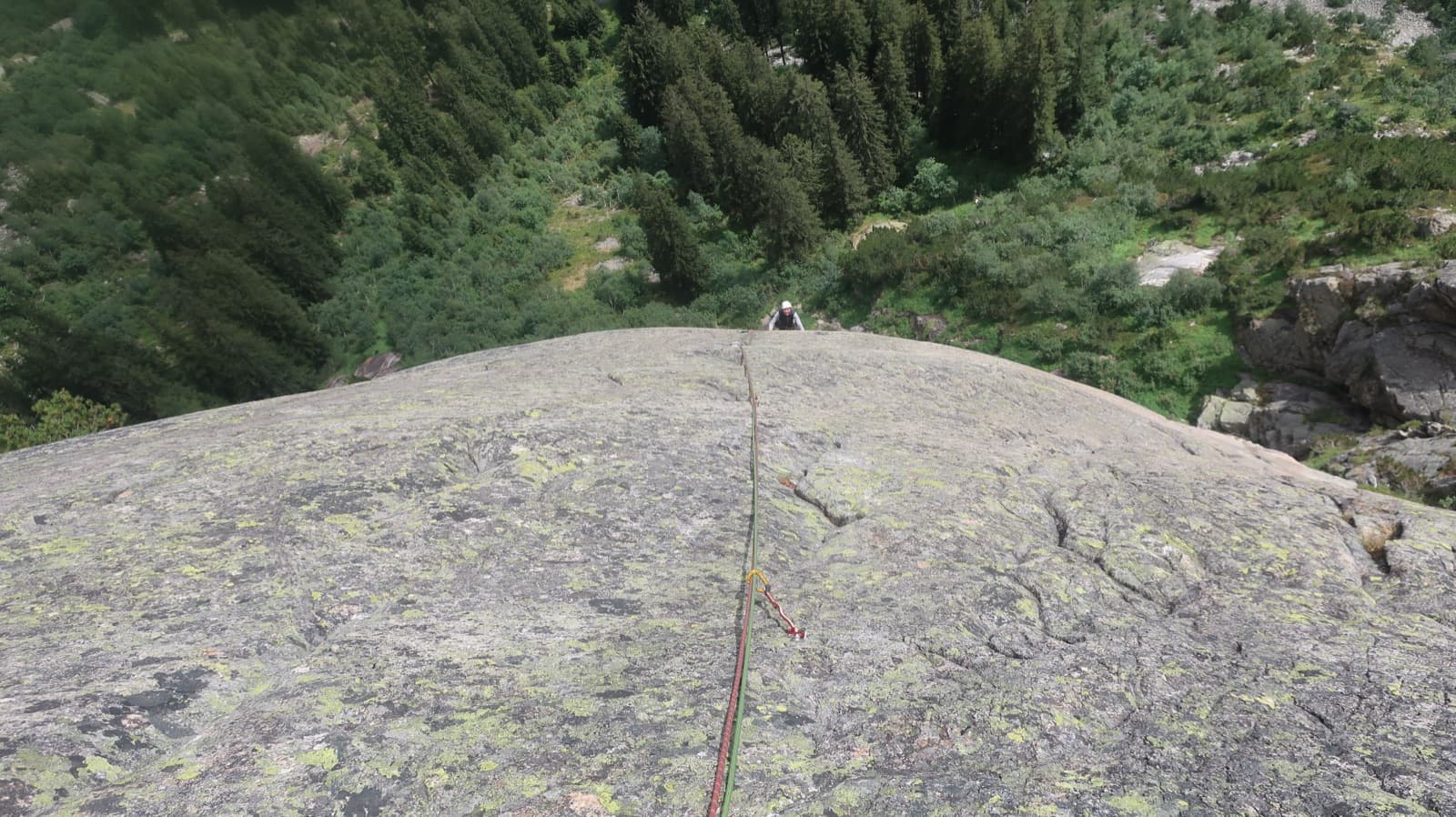 The rope running down the rounded granite slab of Bügeleisen to the trees.