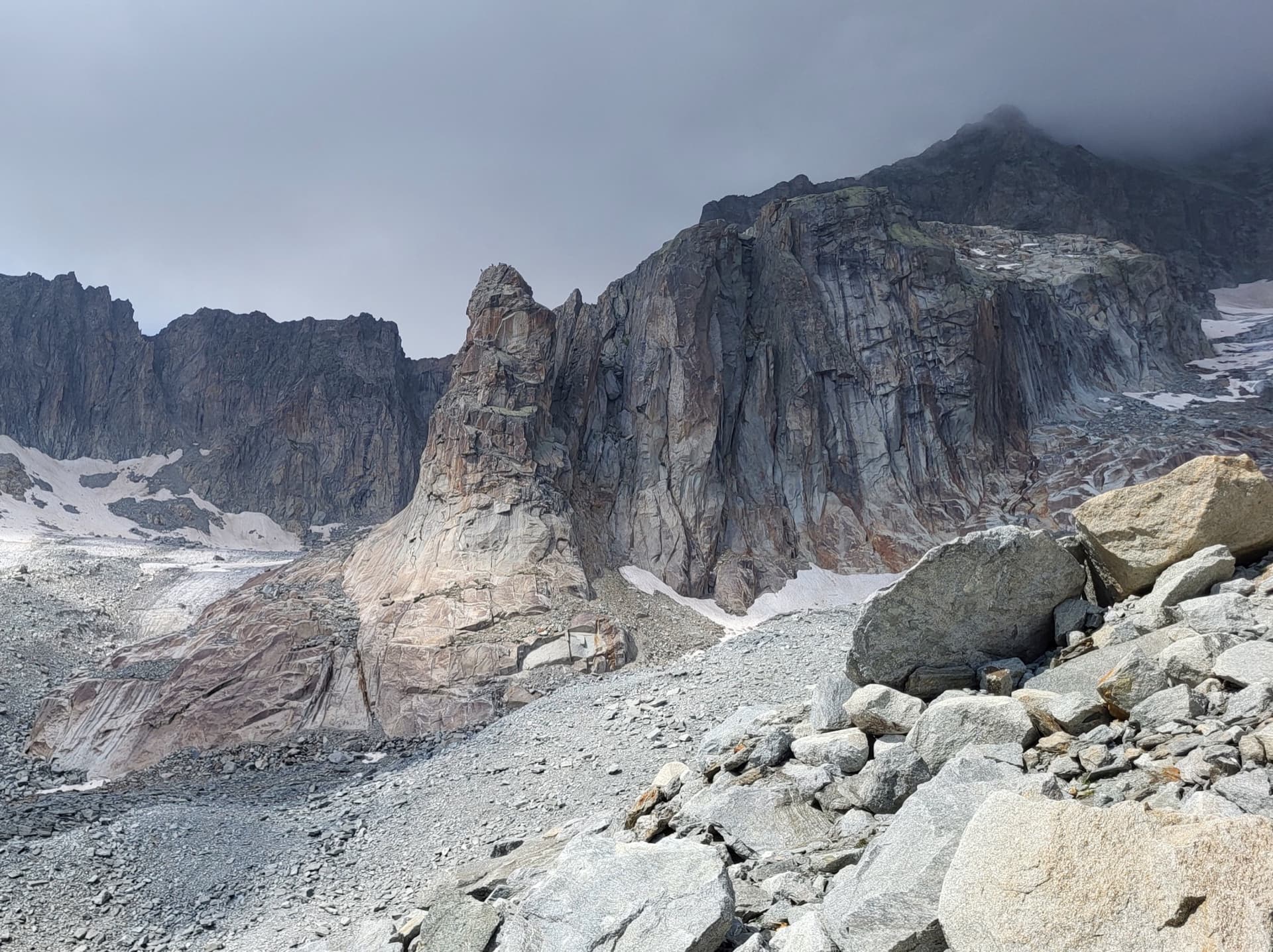 The Hannibalturm, a granite tower standing in front of the walls of the Gross Bielenhorn above the Sidelen glacier.