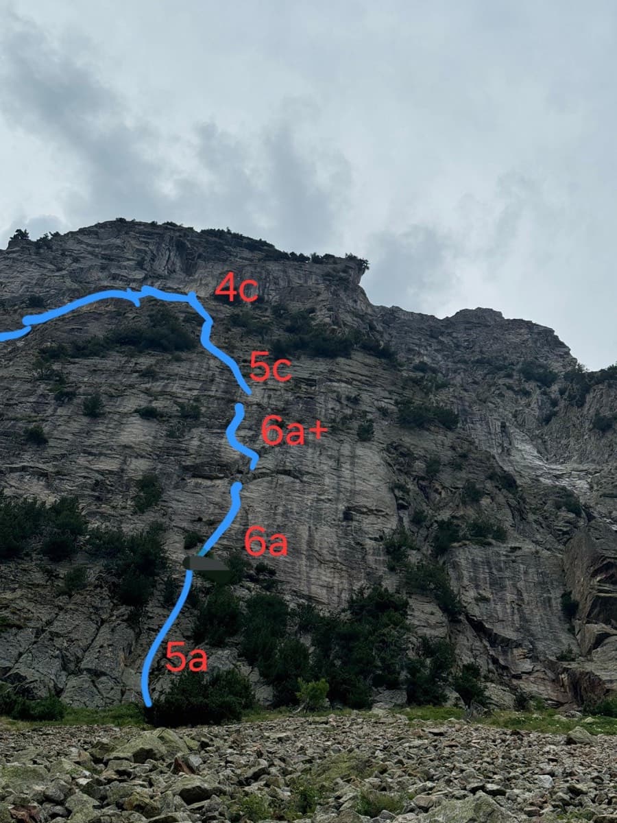 The lower tier of Lockdown on the Pilier Franco Salluard, Val Ferret, with the line and pitch grades marked