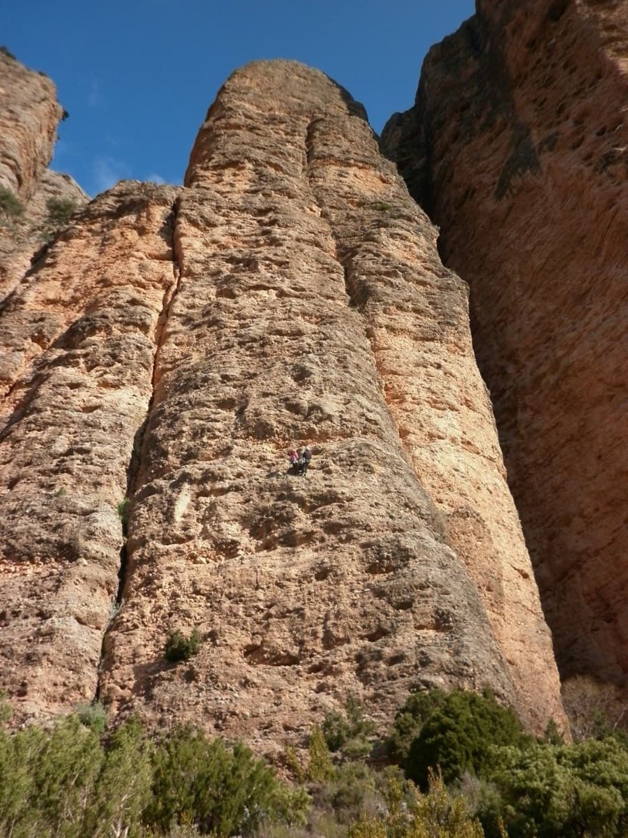 Mallo Frechín, Riglos, with climbers on the face