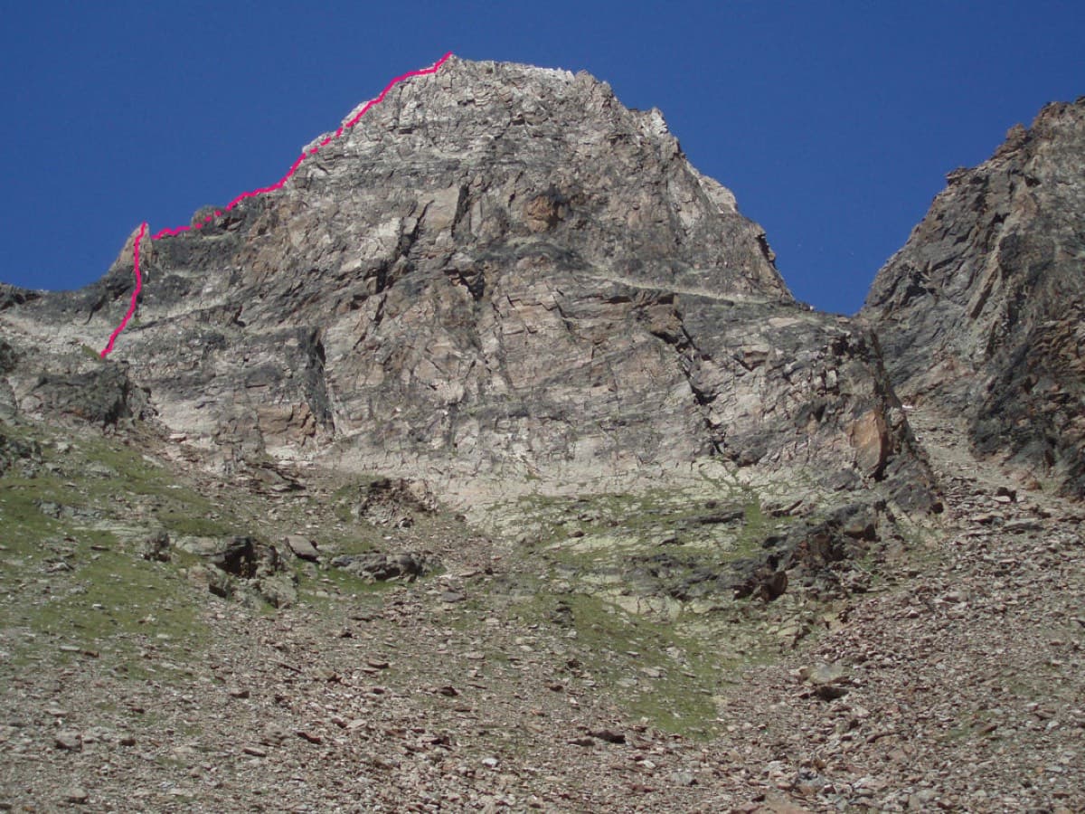 The Jegihorn from the south with the line of the Südkante drawn along the left-hand skyline
