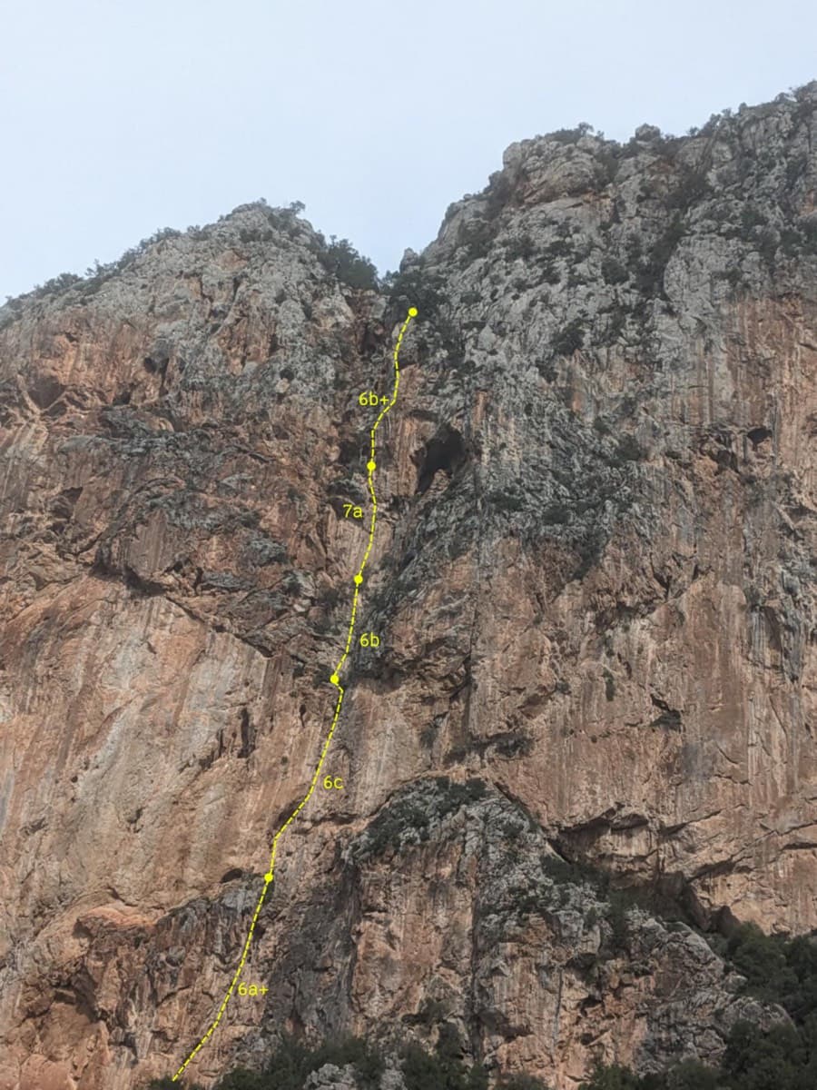 Photo-topo of Spéléologie on Djebel Caïat with the pitch grades marked