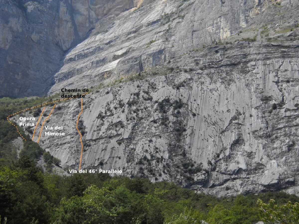 The Parete Zebrata (Placche Zebrate) above Dro, with the lines of three other routes at its left end marked