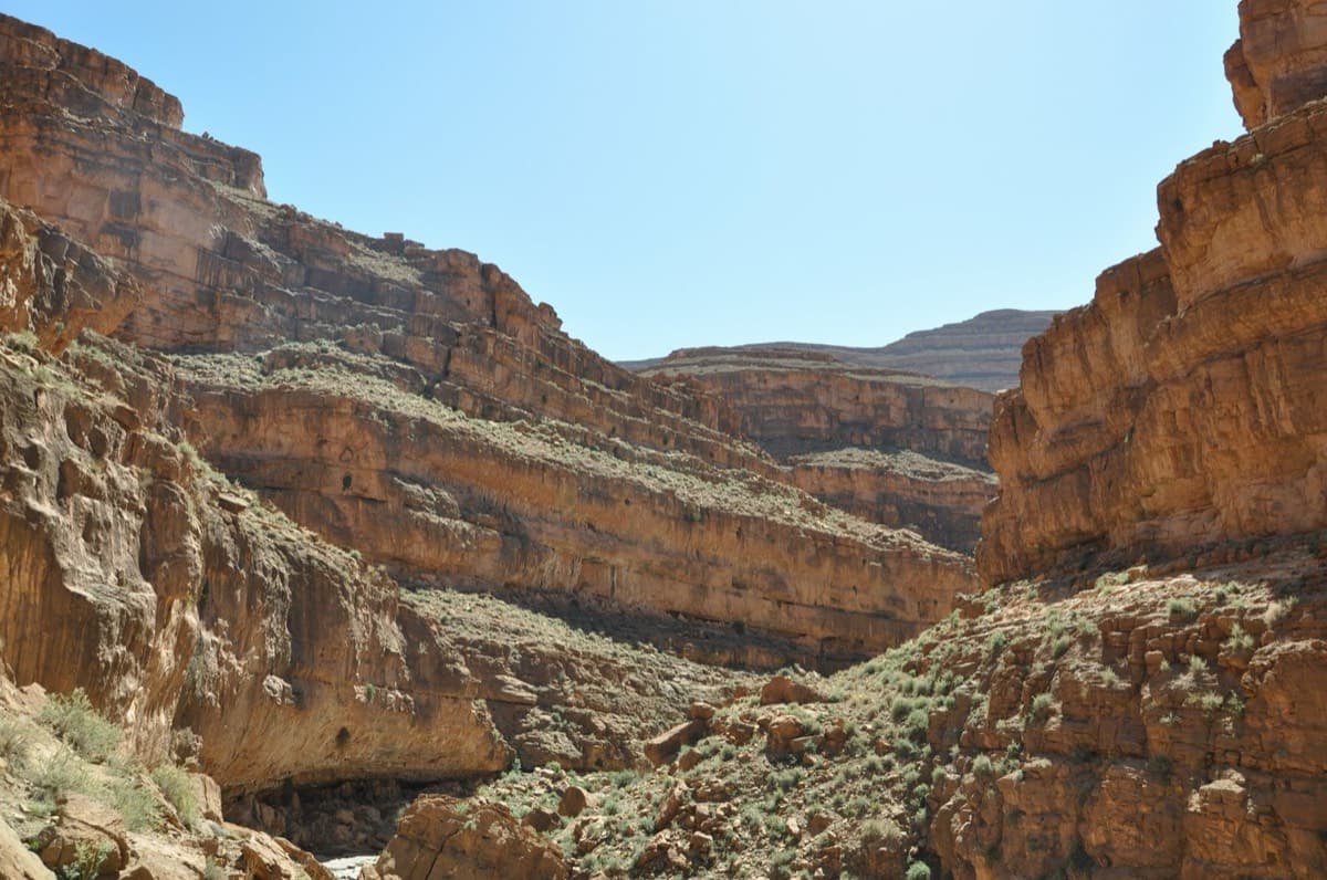 Limestone walls in the Amellago gorges (Colonnette sector)