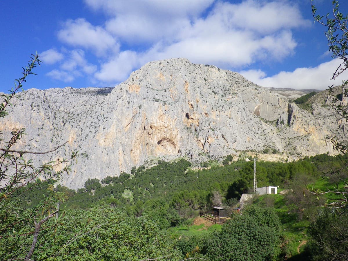 The Frontales cliffs above El Chorro